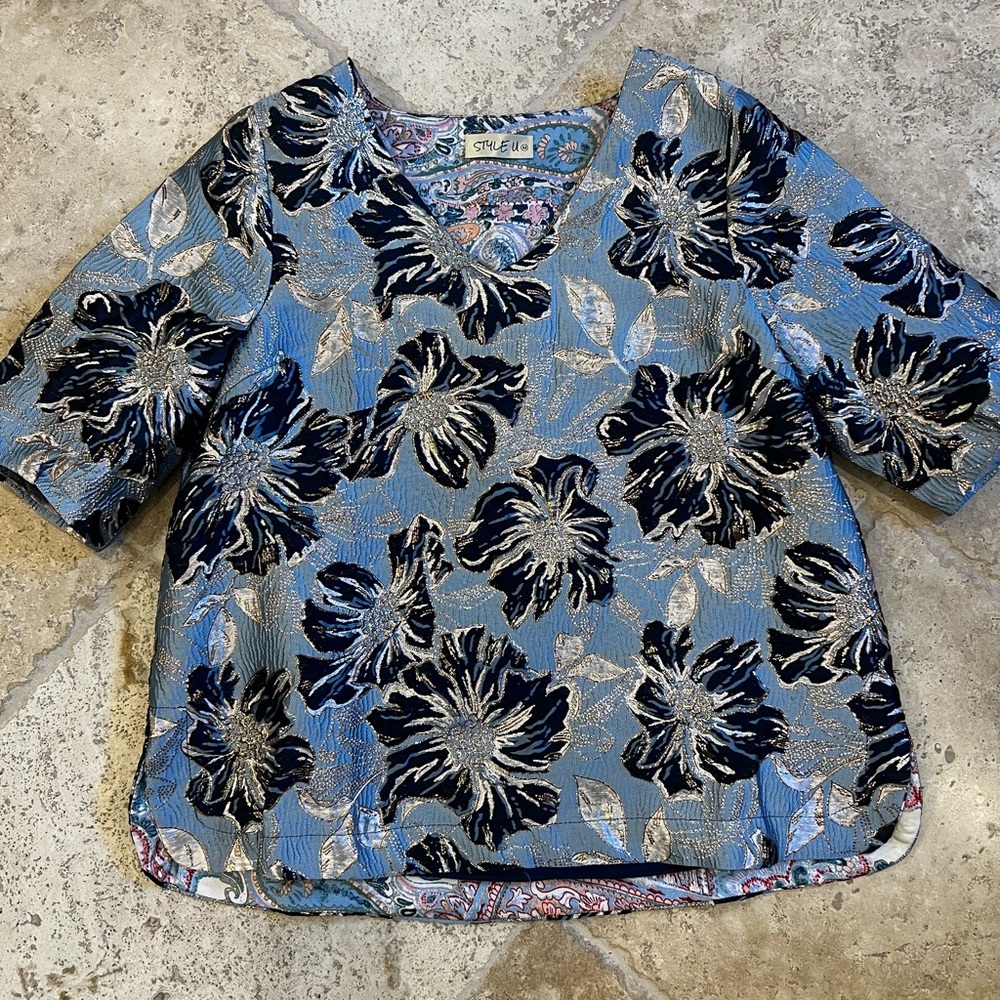 Style U boutique top. 
Beautiful floral jacquard and metallic fabric